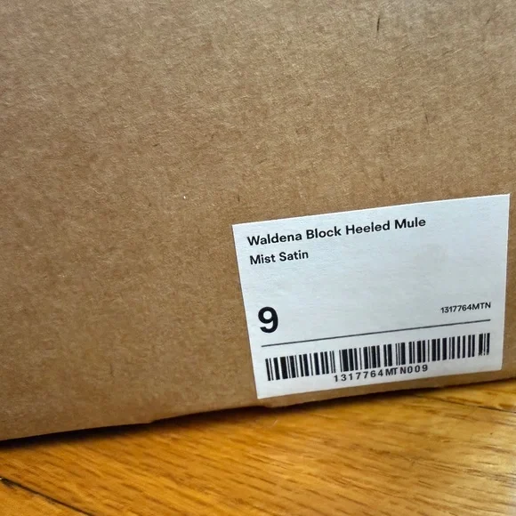 Reformation Waldena Mule Mist Satin Scallop Shell Size 9 LIKE NEW - Picture 8 of 10